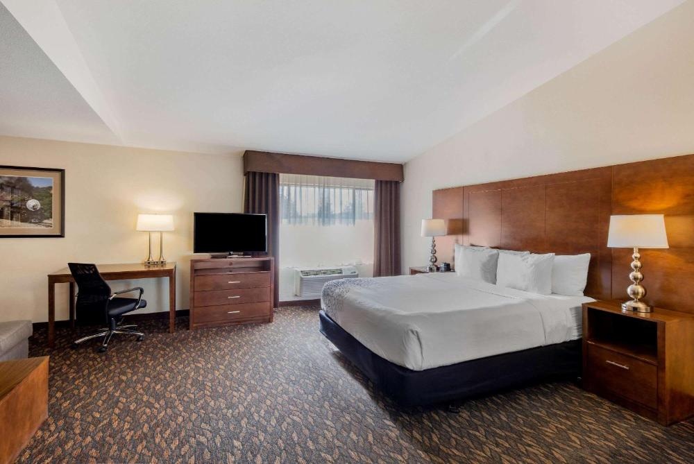 La Quinta Inn & Suites by Wyndham Hayward Oakland Airport