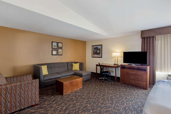 La Quinta Inn & Suites by Wyndham Hayward Oakland Airport image 13
