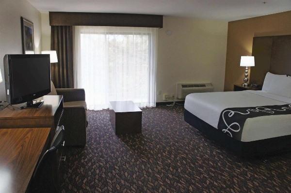 La Quinta Inn & Suites by Wyndham Hayward Oakland Airport image 6